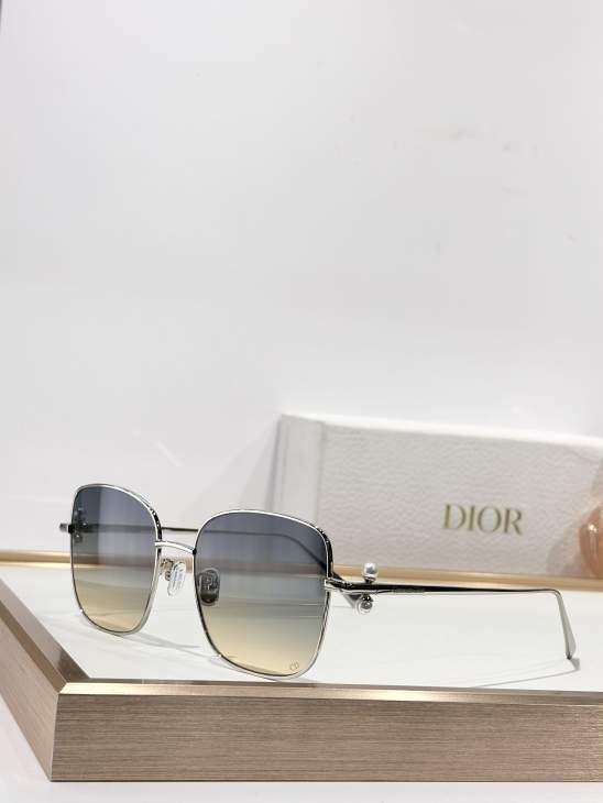 Picture of Dior Sunglasses _SKUfw76705623fw
